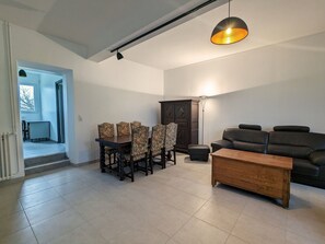 TV, offices - Charming Countryside Home with Private Garden, Fishing Ponds, and Easy Access to Loire Castles (Reboursin)