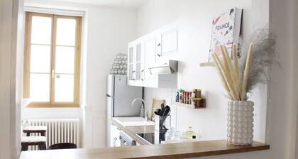 Au Davout (plein centre ville-parking privé, sécurisé)