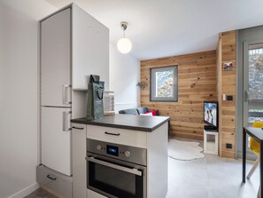 Kühlschrank, Mikrowelle, Ofen, Geschirrspüler