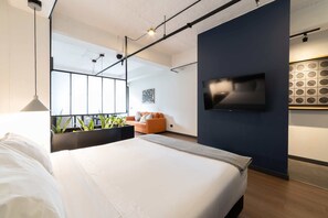 1 dormitorio, tabla de planchar con plancha, wifi y ropa de cama