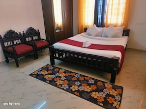 9 bedrooms, WiFi, bed sheets - YOUR PERFECT STAY IN KOCHI ALL AROUND 3 KM , NEAR TO LULU MALL, 3 KM TO STATIONS (Ernakulam)