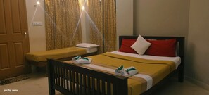 9 bedrooms, WiFi, bed sheets - YOUR PERFECT STAY IN KOCHI ALL AROUND 3 KM , NEAR TO LULU MALL, 3 KM TO STATIONS (Ernakulam)