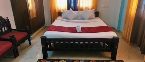 9 bedrooms, WiFi, bed sheets