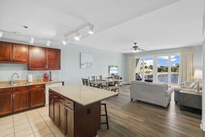 Interior - Low Floor 3BD + Bunks Family Resort! 5 Pools! Free Beach Chairs (Panama City Beach)