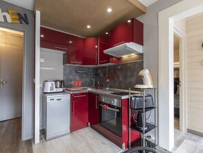 Réfrigérateur, micro-ondes, four, lave-vaisselle