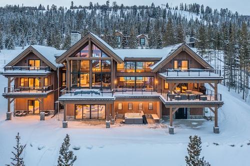 Book Now for Ski Season! Newly Built Ski-in, Ski-out Mountain Home with Hot Tub!