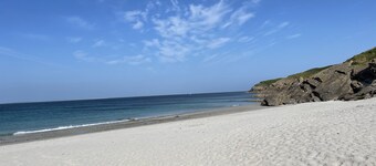 Maison d’architecte, vue mer et plage de sable à pied