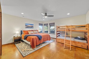 2 多间卧室、办公桌、熨斗/熨衣板、旅行婴儿床