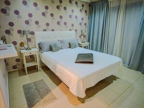 5 Schlafzimmer, Schreibtisch, WLAN, Bettwäsche