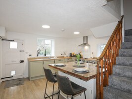 Cottage | Private kitchen | Fridge, dishwasher, electric kettle, toaster