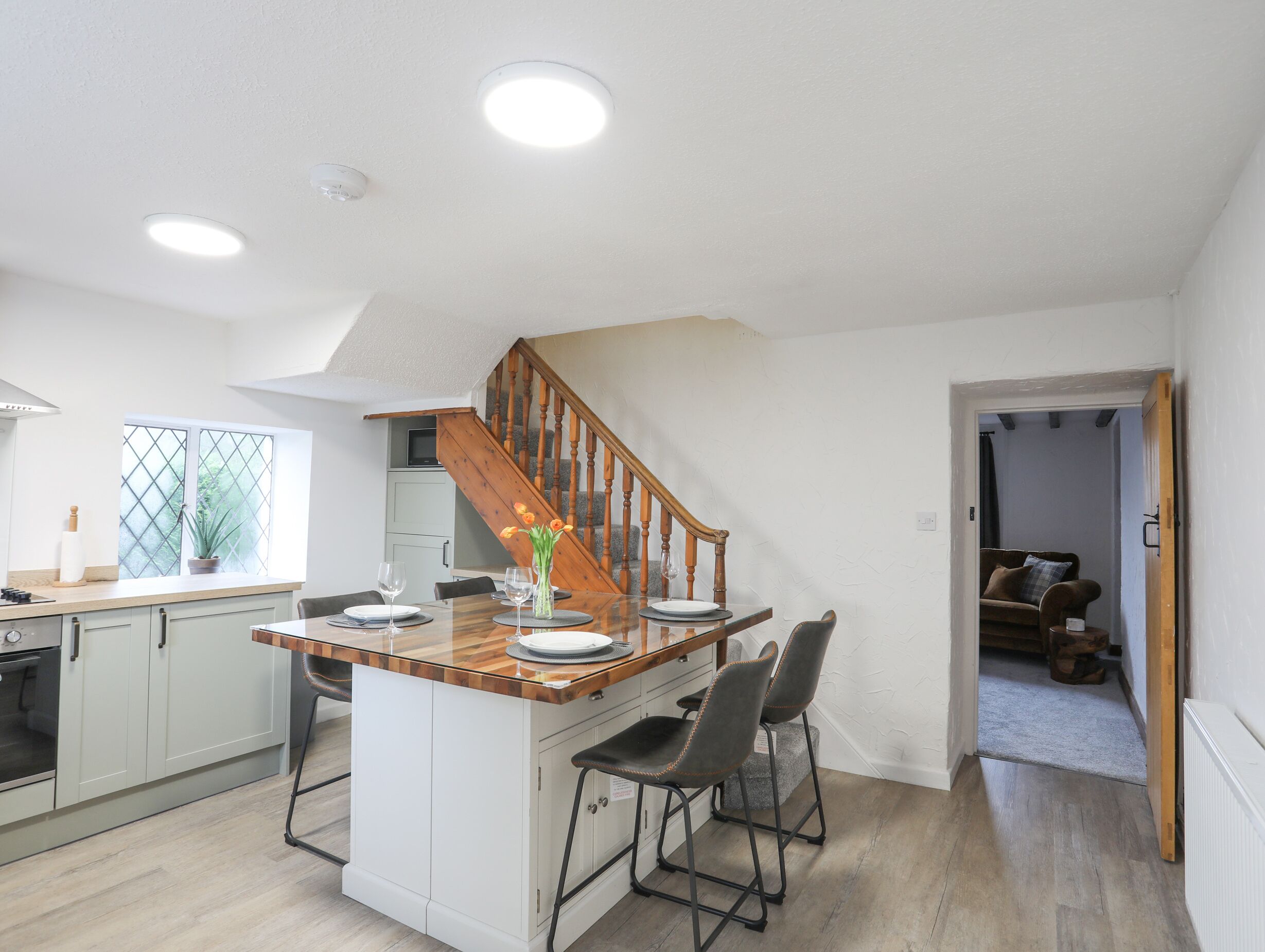 Mökki | Yksityinen keittiö | Jääkaappi, astianpesukone, vedenkeitin, leivänpaahdin