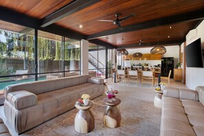 Smart TV, books, stereo - ALL ABOUT Canggu! Young Sassy Boho Style Villa for XL Groups  (Bali)