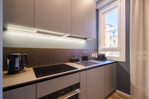 Fridge, microwave, oven, stovetop