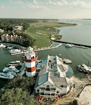 Marina - Muirfield/ Golf Links View / Pool access/ Walk to HARBOUR TOWN/ 4 Bikes / Pet 🐶 (Hilton Head Island)