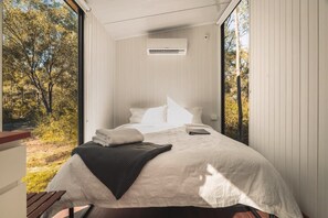 1 bedroom, bed sheets