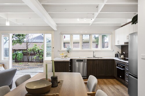 Cottage haven close to Ascot Vale cafes, restaurants, racecourse and showgrounds