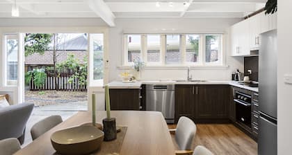 Cottage haven close to Ascot Vale cafes, restaurants, racecourse and showgrounds