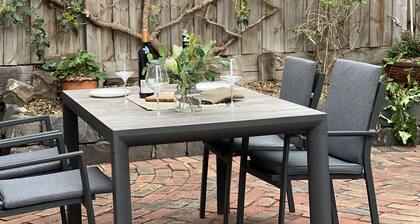 Cottage haven close to Ascot Vale cafes, restaurants, racecourse and showgrounds