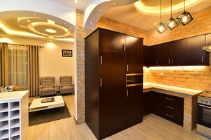 Tetera/pava eléctrica, mesa de comedor