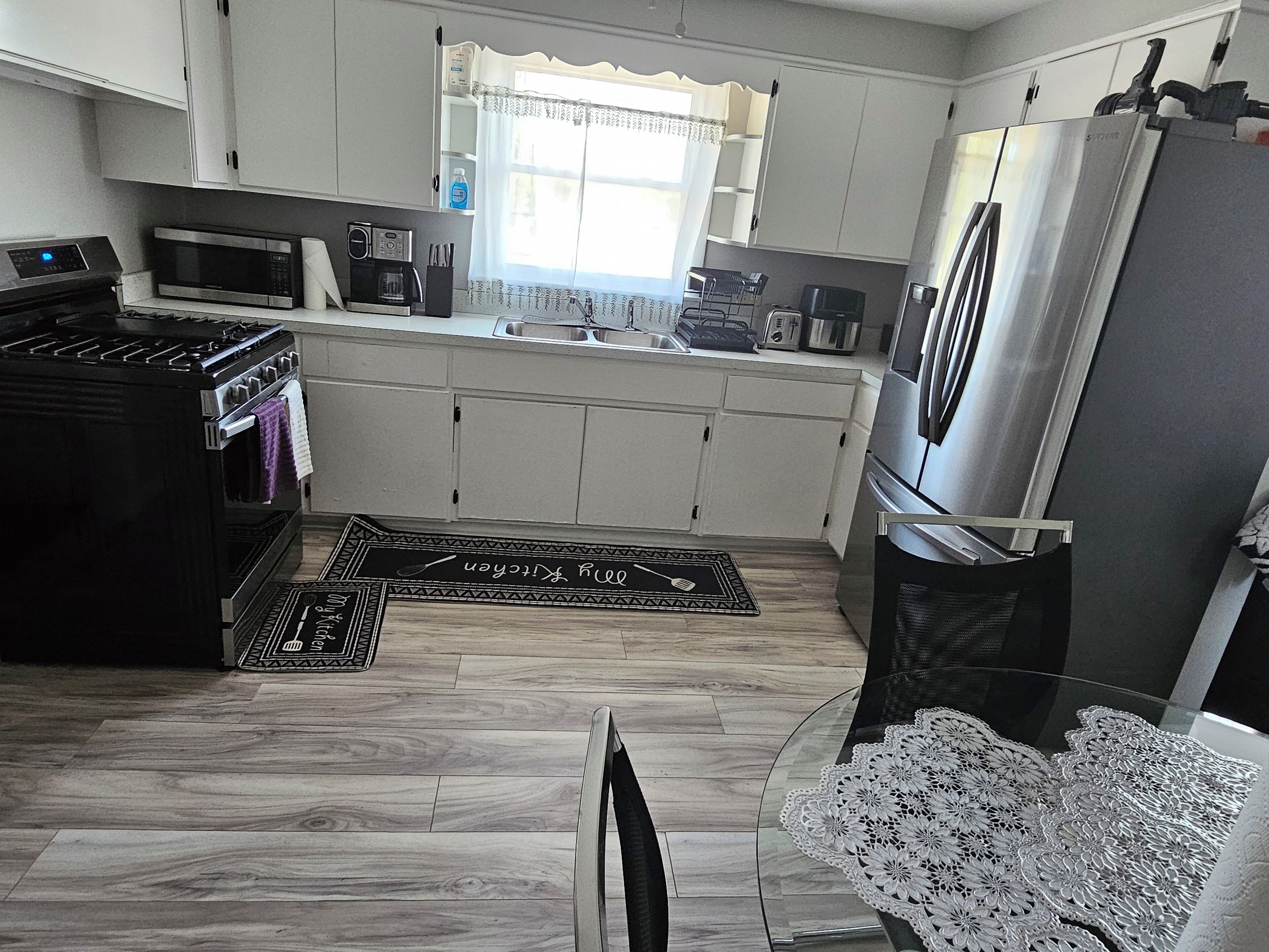Cozy Apt close to all with  discount  