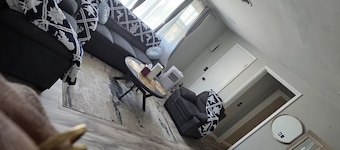 Cozy & Roomy Apt close to all