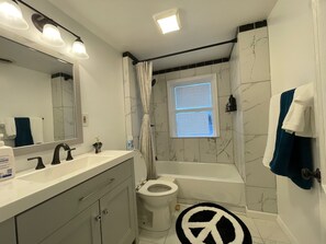 Dutxa, assecador de cabells, bidet i tovalloles 