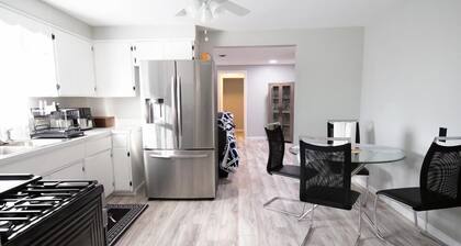 Cozy & Roomy Apt close to all