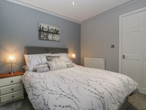 2 bedrooms, individually decorated, individually furnished, free WiFi - Myrtle Cottage (Cardiff)