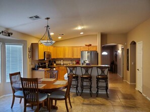 Dining - Private putting green at Johnson Ranch 3 bedroom (San Tan Valley)