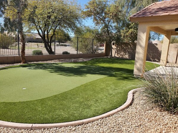 Property grounds - Private putting green at Johnson Ranch 3 bedroom (San Tan Valley)