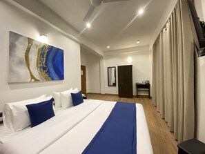 Quarto casal luxo, 1 cama King, sacada, vista para a montanha | Roupas de cama de algodão egípcio, roupas de cama premium
