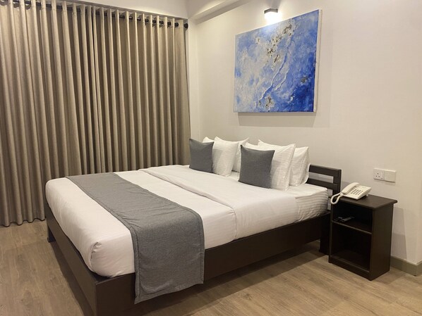 Kahden hengen deluxe-huone, 1 suuri parisänky, parveke, vuoristonäköala | Egyptinpuuvillaiset lakanat, ylelliset vuodevaatteet, untuvapeitot