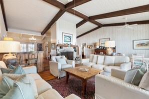 Smart TV - Oceanfront Beach House, Sundeck, Gazebo, Boardwalk, Screened Porch with Rockers (Pawleys Island)