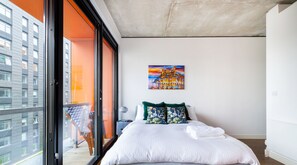 1 Schlafzimmer, Schreibtisch, Bügeleisen/Bügelbrett, Reisekinderbett