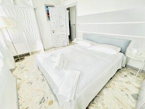 2 bedrooms, WiFi, bed sheets - Casa del Sole Suite 16 - Seafront (Sanremo)