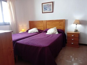 1 chambre, fer et planche  à repasser, Wi-Fi, draps fournis