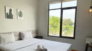 Superior Room, 1 Bedroom, City View | 1 bedroom, desk, WiFi (free), individually decorated - Hotelo Bed & Breakfast (Jakarta)