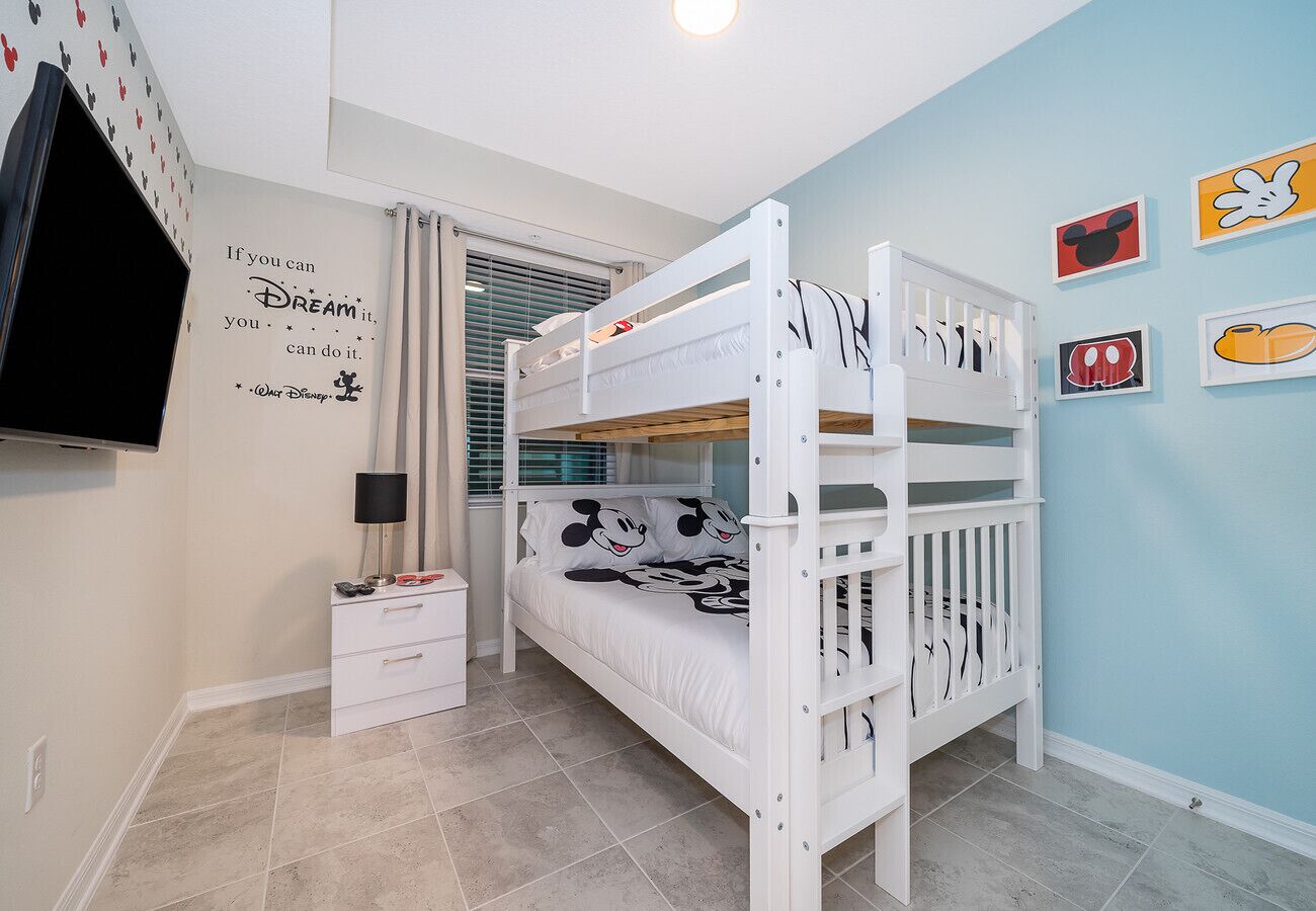 2 soverom, safe p å rommet, strykejern/-brett og wi-fi (inkludert)