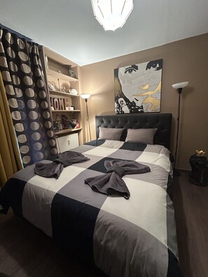 1 dormitorio, tabla de planchar con plancha, wifi gratis y ropa de cama