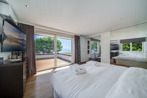 4 habitaciones, escritorio y tabla de planchar con plancha 