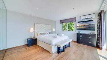 4 chambres, bureau, fer et planche Ă repasser, lit parapluie