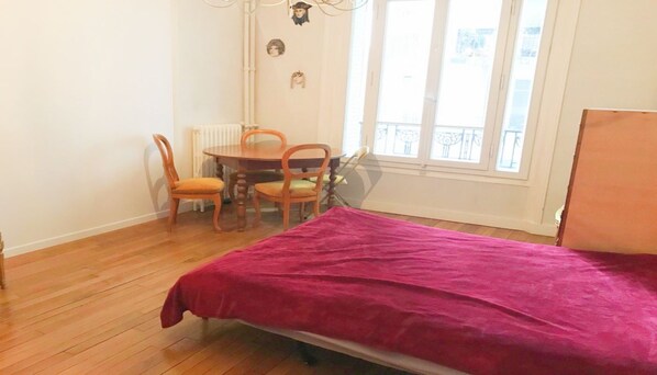 2 bedrooms, desk, iron/ironing board, free WiFi