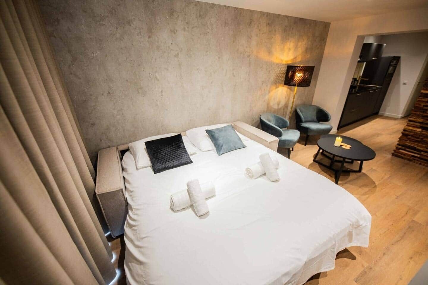 Skrivbord, strykjärn/strykbräda, wi-fi och sängkläder