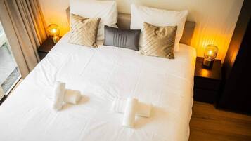 1 habitación, escritorio, tabla de planchar con plancha y wifi