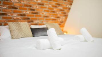 Bureau, fer et planche Ă repasser, Wi-Fi, draps fournis