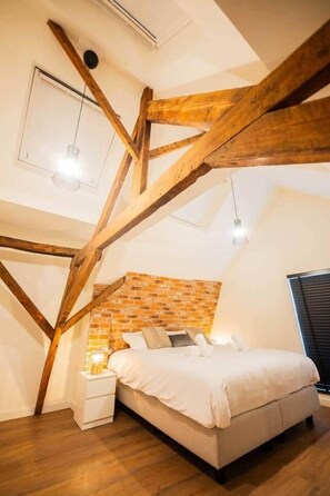 Desk, iron/ironing board, WiFi, bed sheets - Spectacular 70m² Penthouse with Terrace (R-51-C) (Eindhoven)