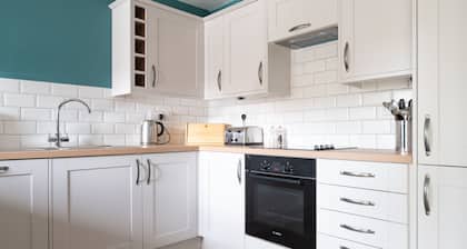 Bassicks - sleeps 8 guests in 4 bedrooms