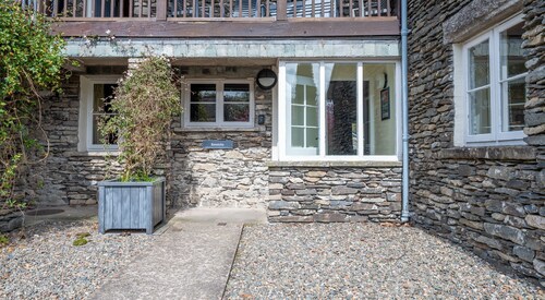 Bassicks - sleeps 8 guests  in 4 bedrooms