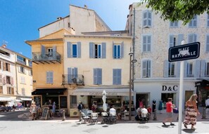 Exterior - (059) L'autre petit National (Antibes)