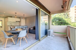 屋外ダイニングエリア